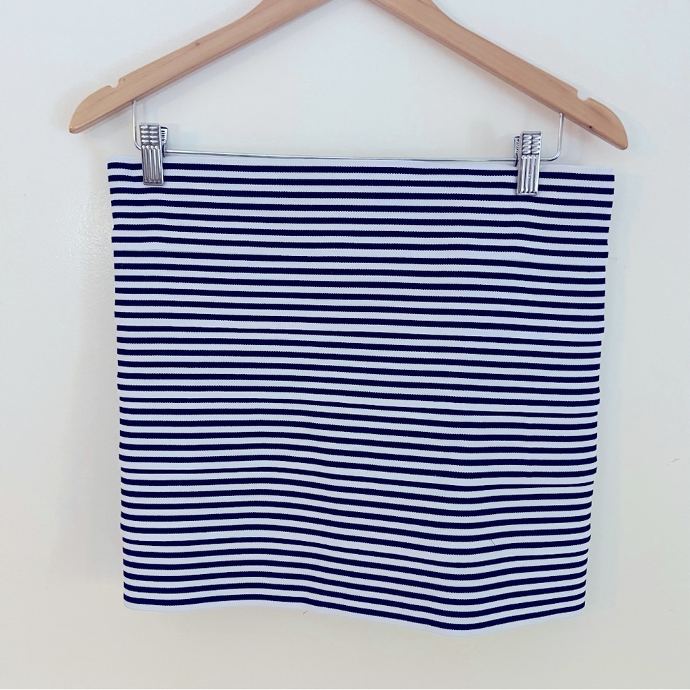 Striped venus spandex skirt ! Fits small-medium